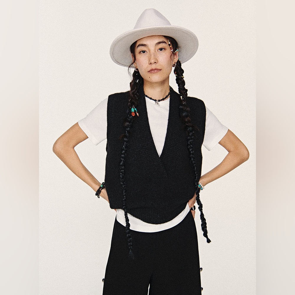 INFFTRU 100% Yak Wool V Neck Vest in Dark Grey Size 40/ US 8-10